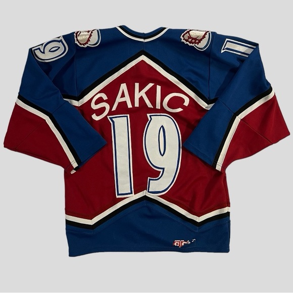 Colorado Avalance Joe Sakic CCM NHL Jersey - Picture 2 of 5